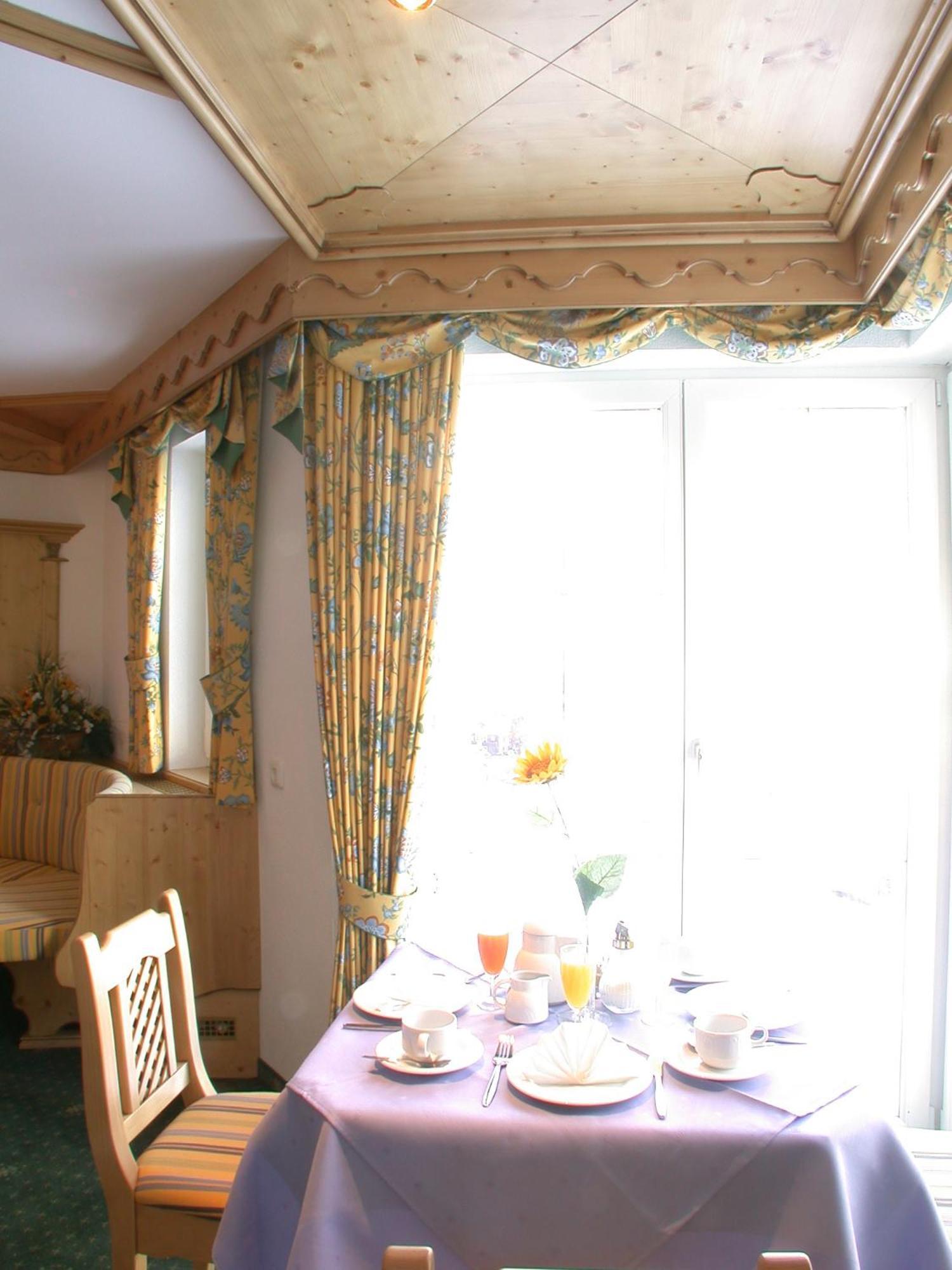 Hotel Garni Pradella イシュグル エクステリア 写真